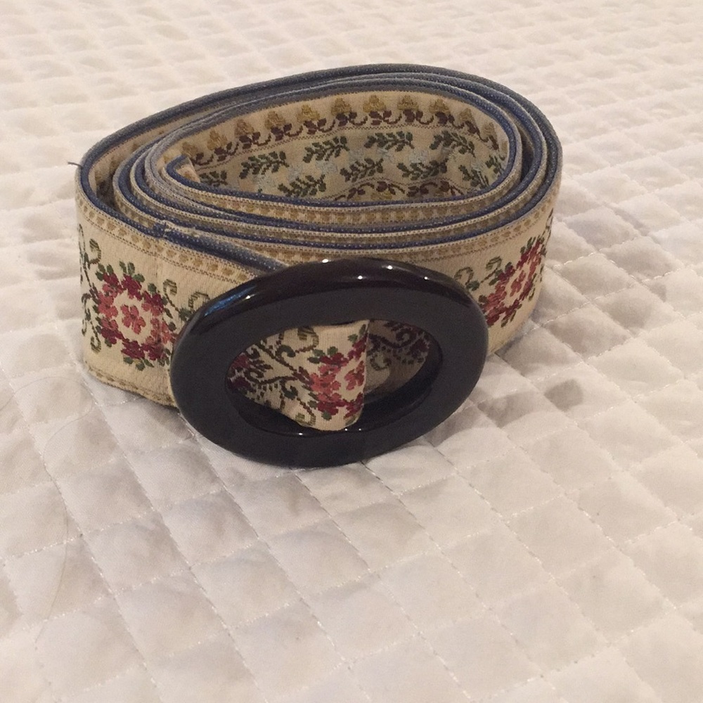 Reversible belt